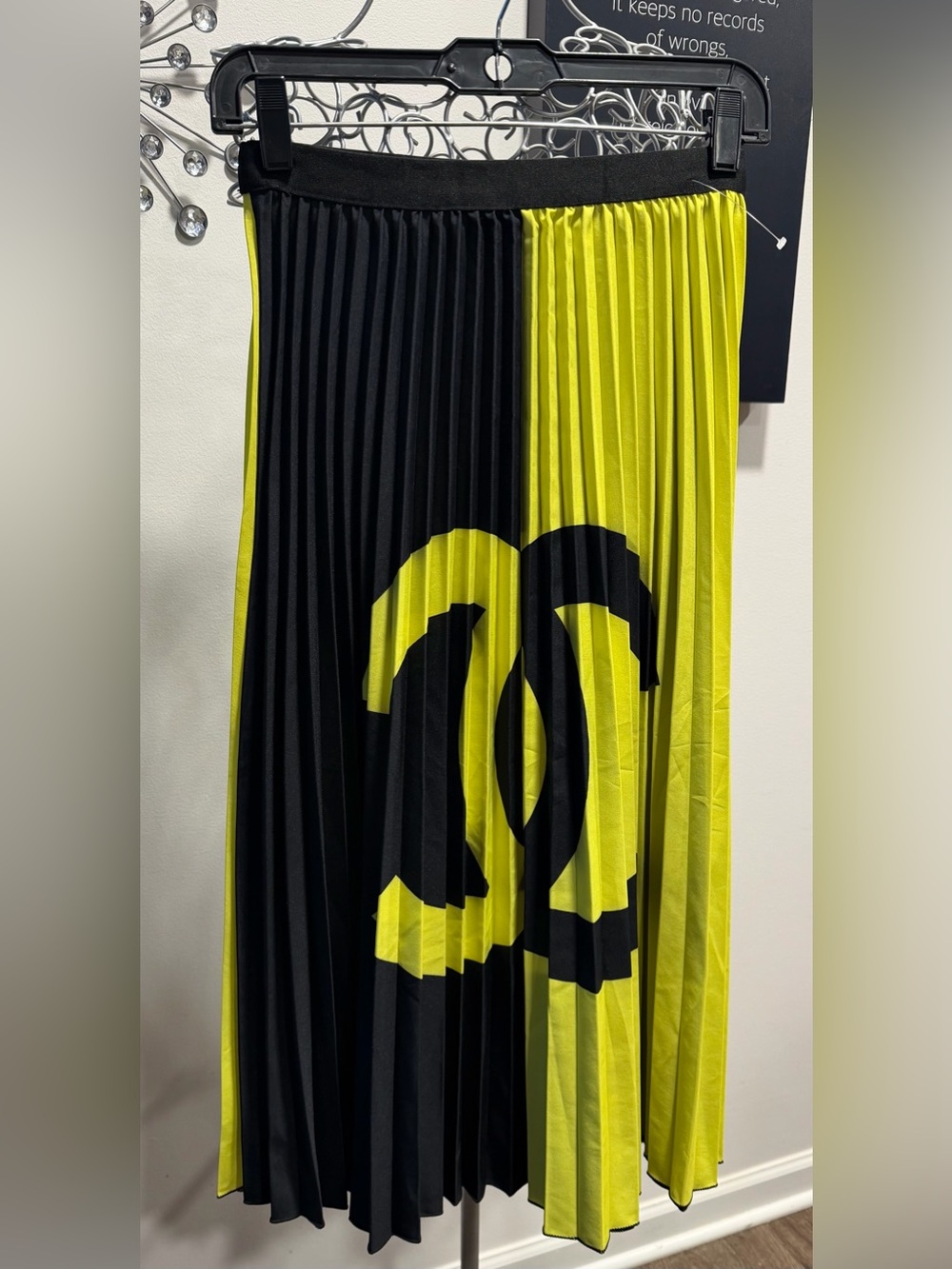 NWOT Beautiful Black & Yellow Pleated Accent Women's Skirt